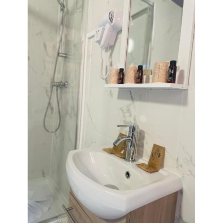 Chambre Double - Lits jumeaux, toilettes privatives